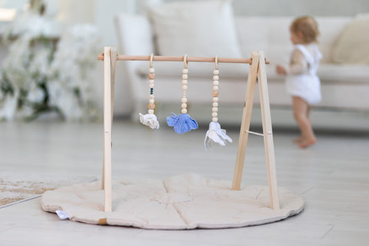 Babatornáztató a Montessori szemlélet szerint – önálló fejlődés játékosan