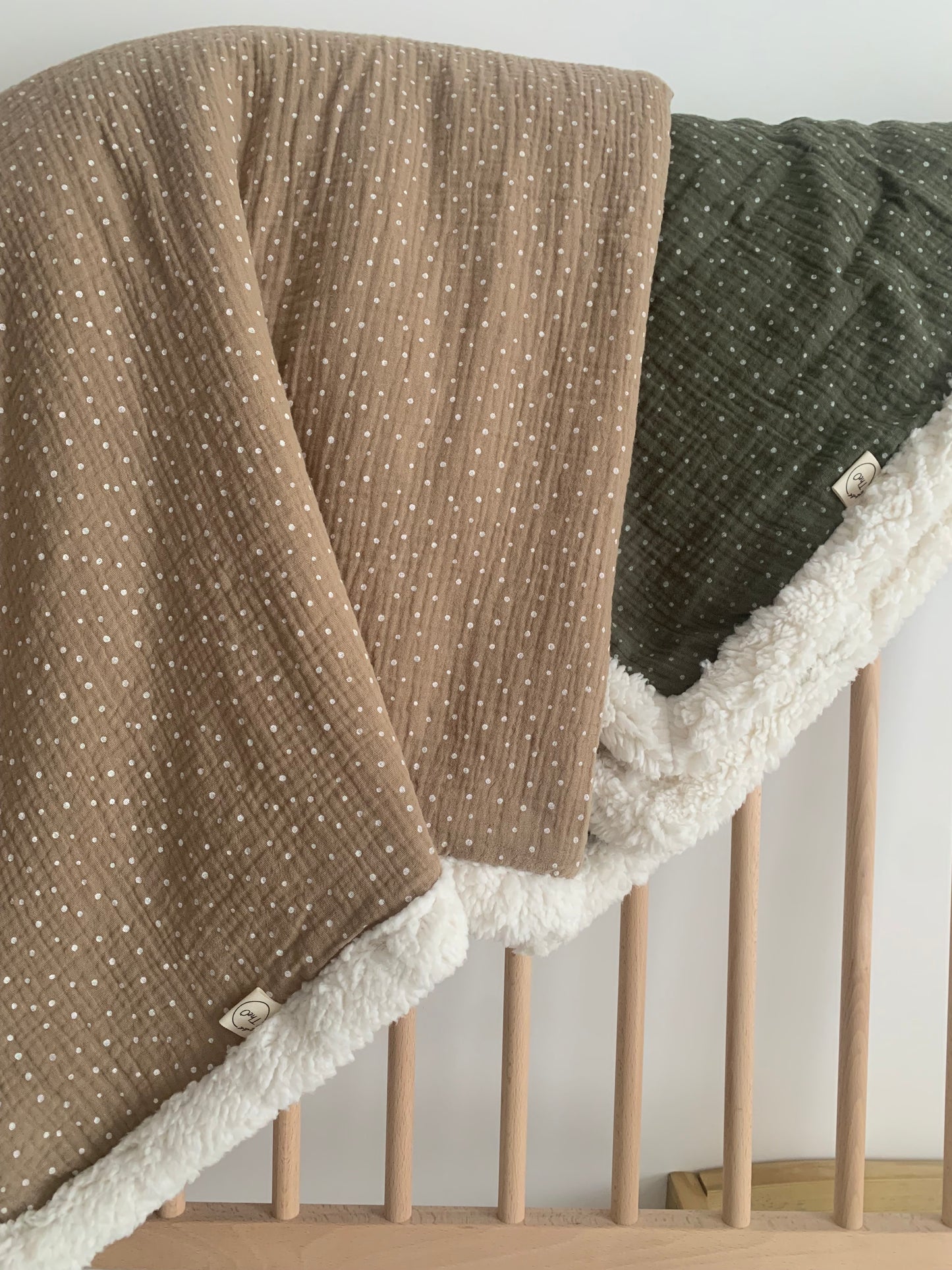 Téli sherpa & duplagéz takaró- mélyzöld (apró pöttyös)