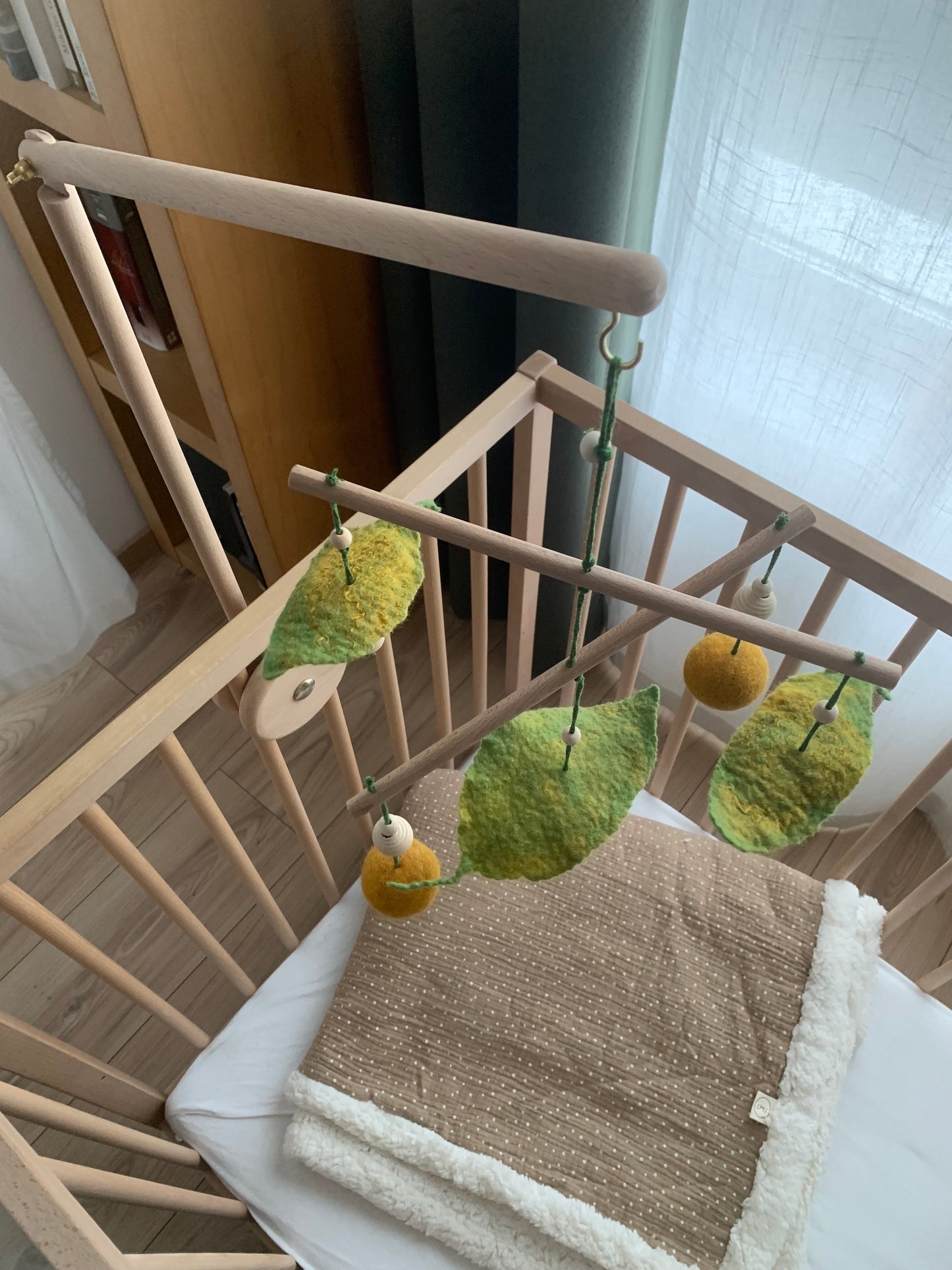 Bükkfa & gyapjú kiságyforgó -levél